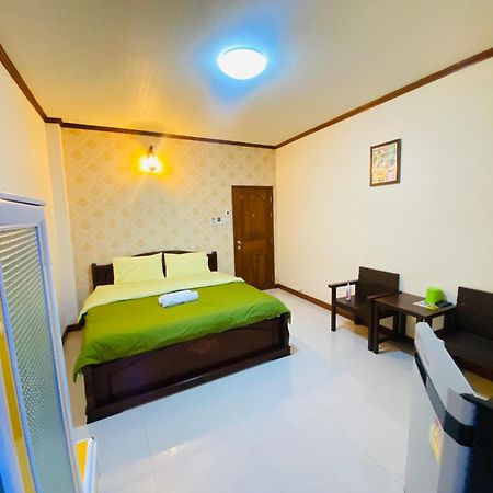 Hotel Rak Ban Kerd House Ko Si Chang Esterno foto