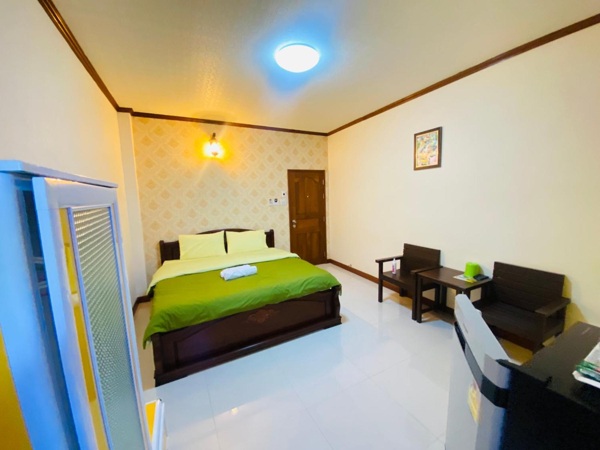 Hotel Rak Ban Kerd House Ko Si Chang Esterno foto